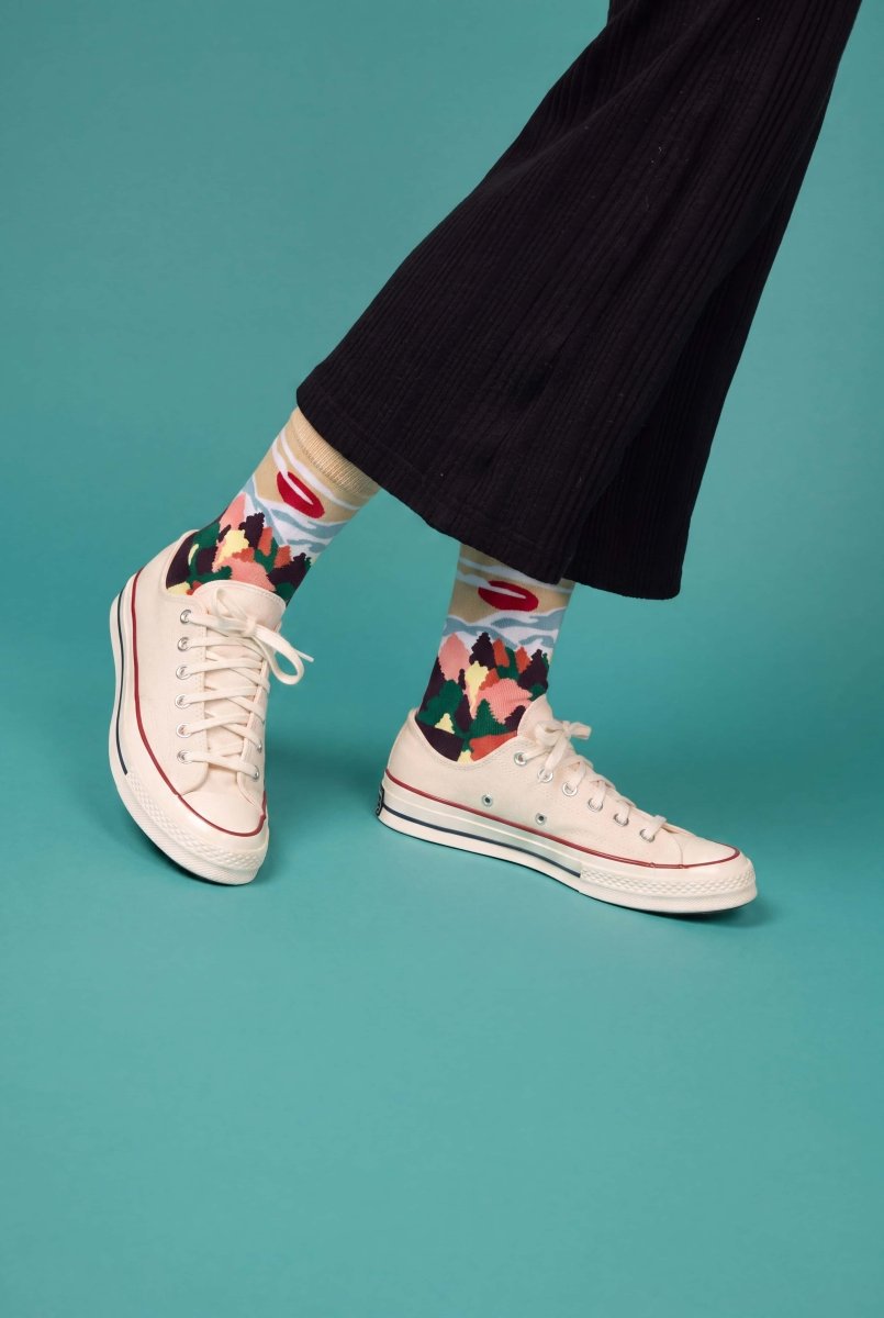 Bunte Socken Fall Mountains von DillySocks