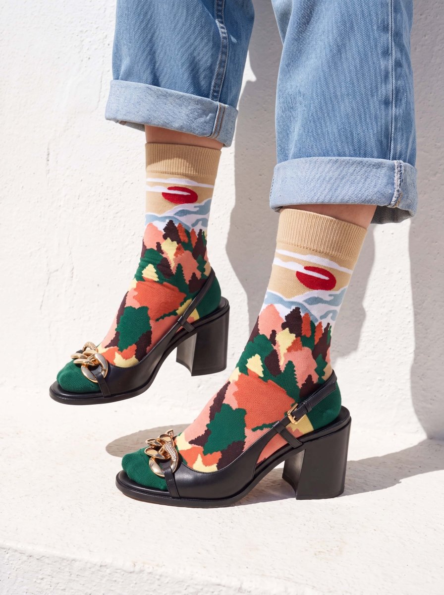 Bunte Socken Fall Mountains von DillySocks