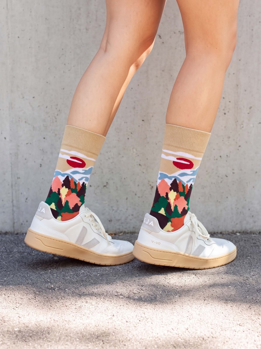 Bunte Socken Fall Mountains von DillySocks