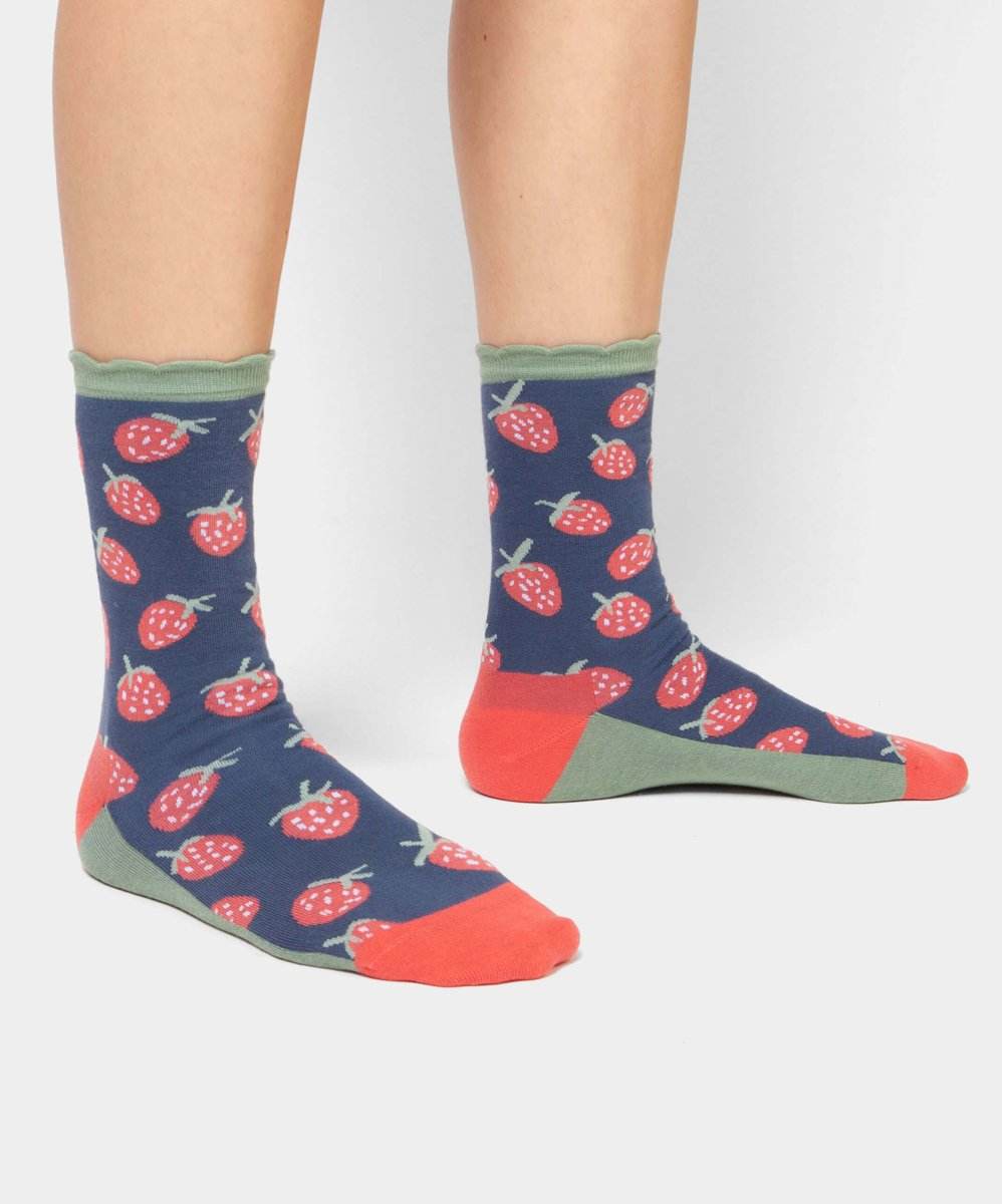 Meer aus roten Erdbeer-Socken symbolisiert Strawberry Sea
