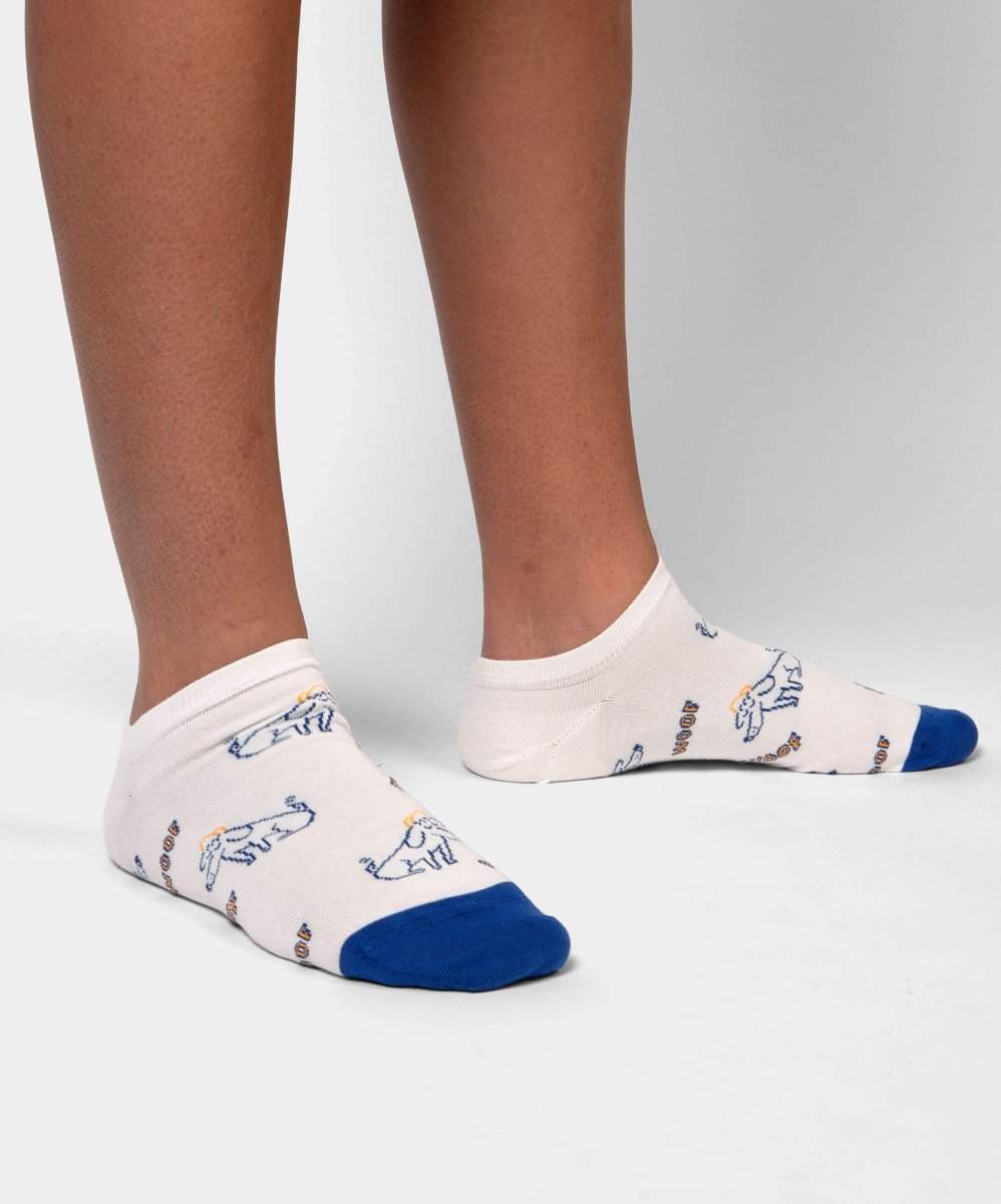 Kurze Woof Woof Socken mit Hundemotiv in lebendigen Farben