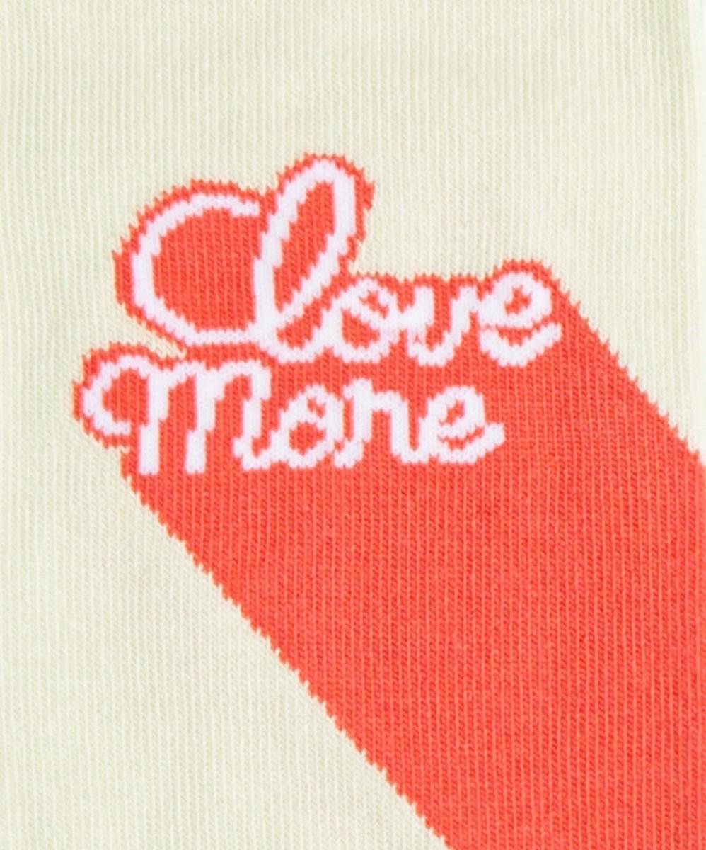 Love More Botschaft mit stilvollem Design zur Verbreitung von mehr Liebe