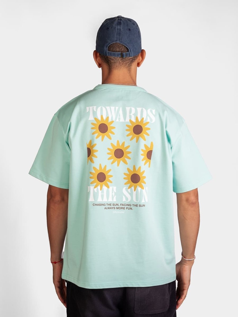 T-Shirts Towards The Sun von DillySocks